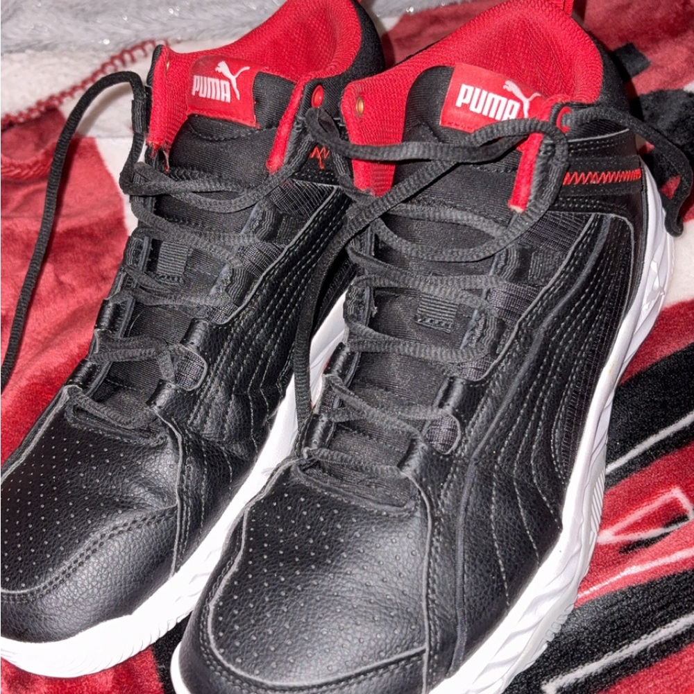 Puma Men's Black and Red Sneakers